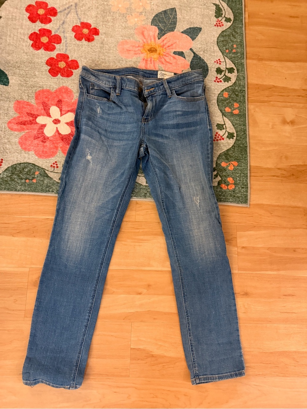 Women's Straight Leg Jeans in Medium Blue Wash
